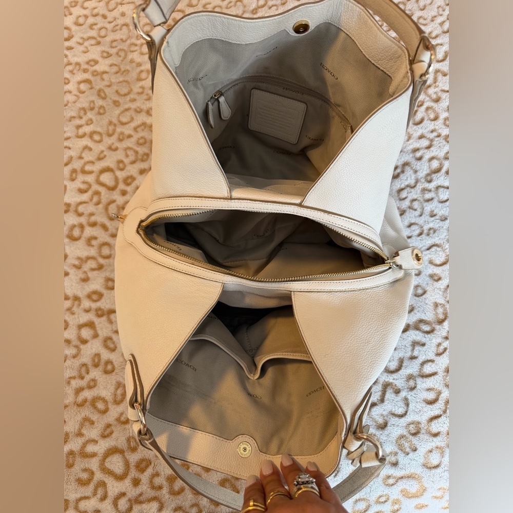 Coach Cream Shoulder Bag Leather 2015 Limited Edition Gold Stud - Picture 14 of 14